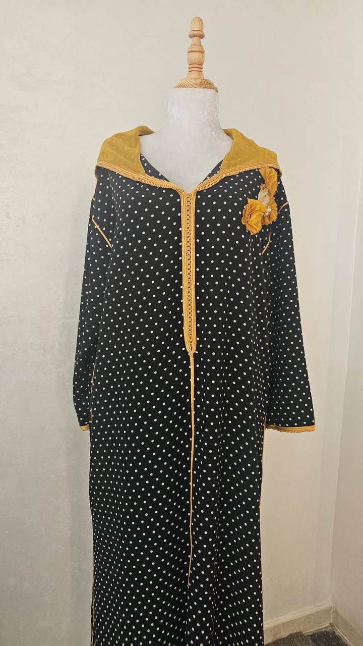 Djellaba femme noire à pois blancs et finitions dorées