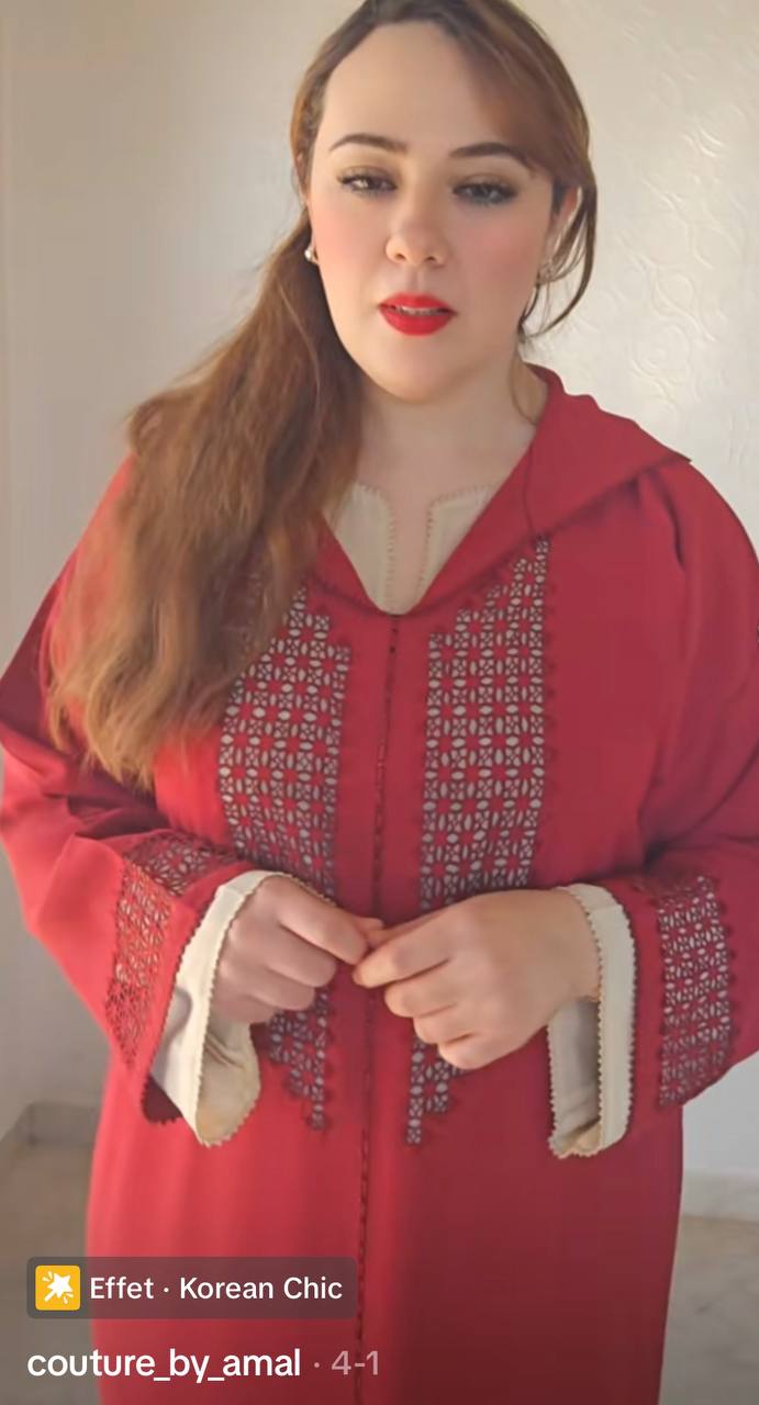 Djellaba femme rouge broderie traditionnelle à capuche