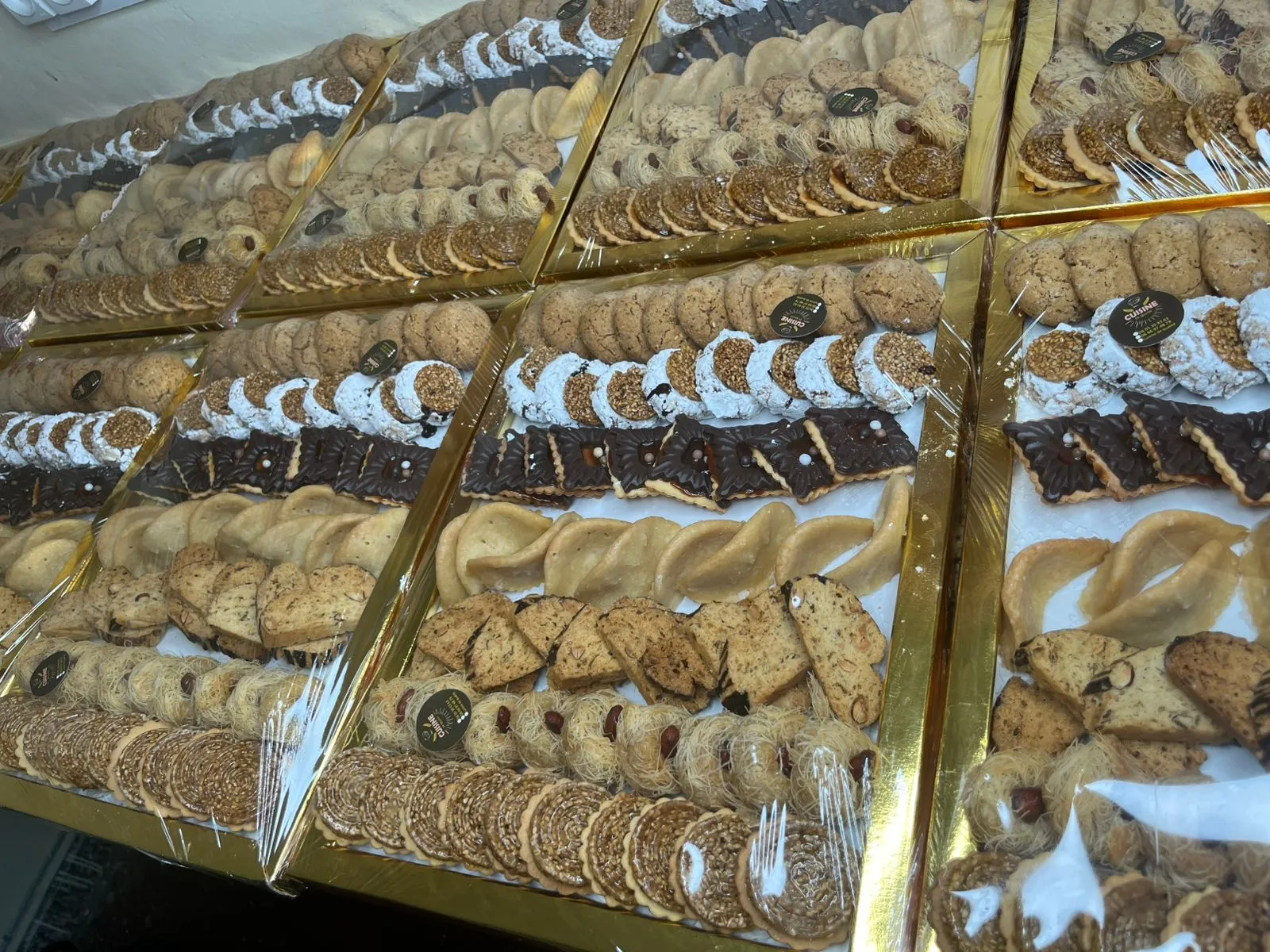Pastilla, seffa et plateaux de gâteaux secs
