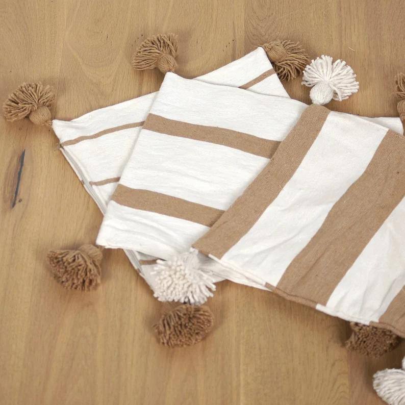 Couverture en coton à pompons – Blanc et beige