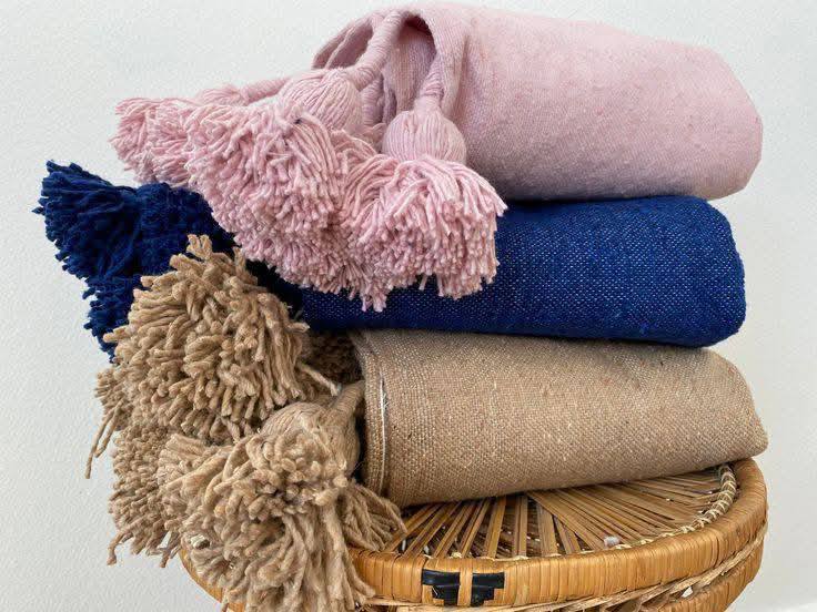 Couvertures artisanales à pompons – Lot de 3