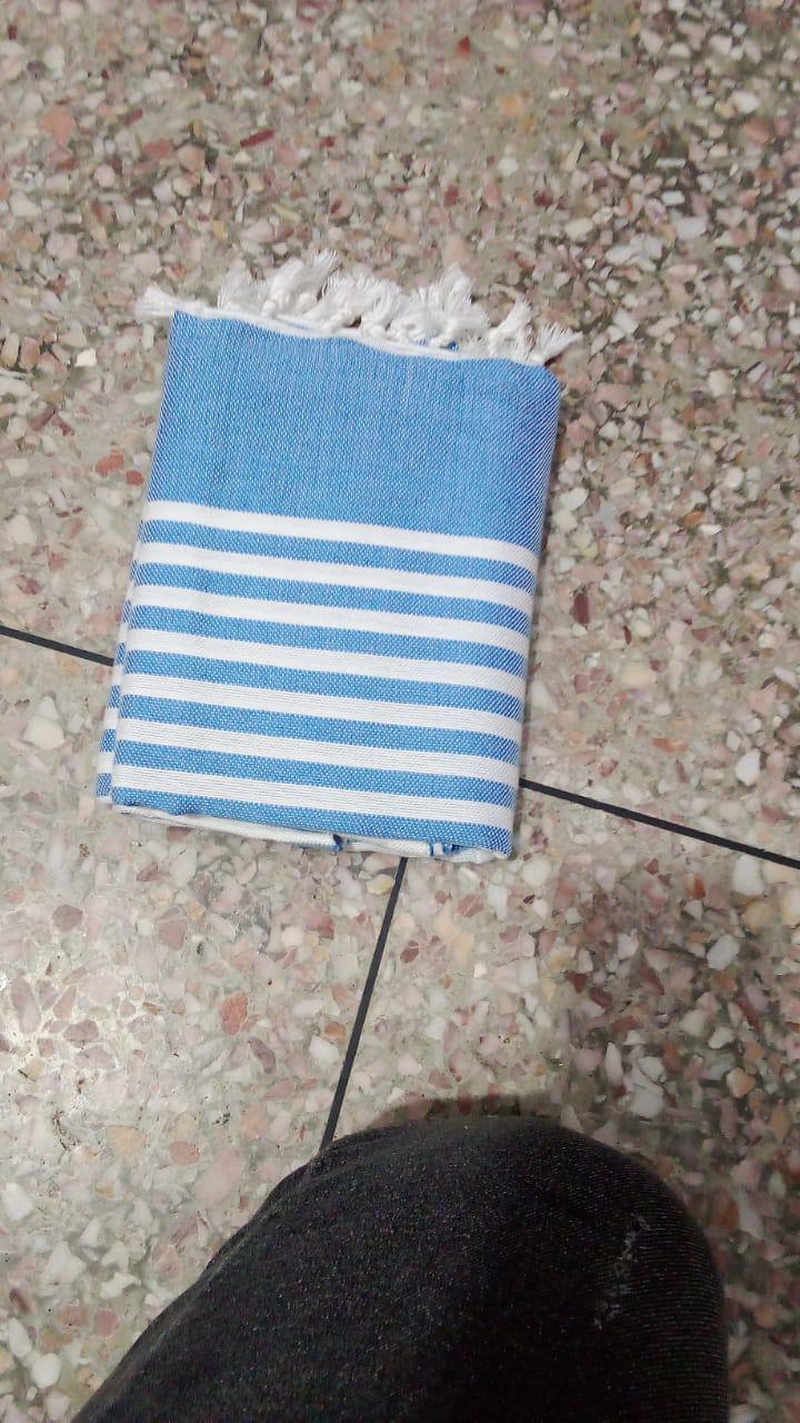 Fouta hammam rayée bleue et blanche à franges