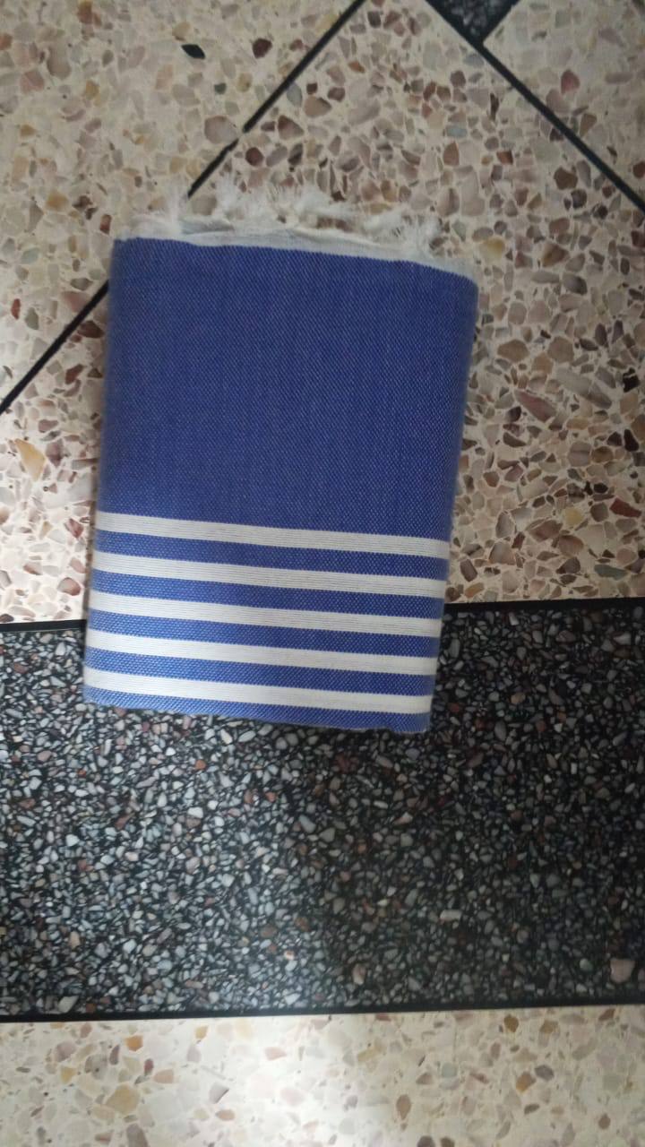 Fouta tissée artisanale bleue à rayures blanches