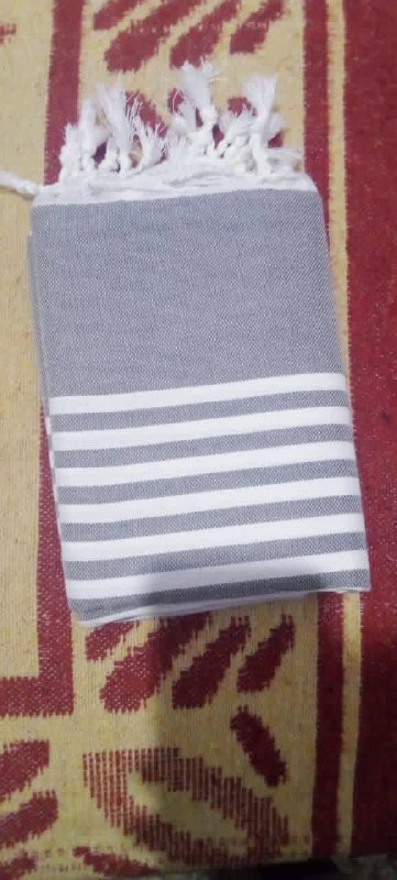 Fouta tissée à rayures gris et blanc