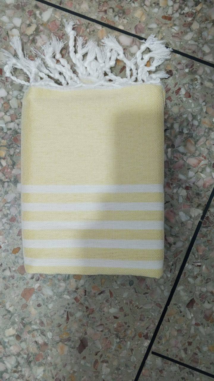 Fouta tissée à rayures jaune et blanc à franges
