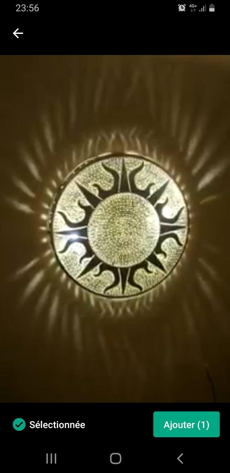 Applique murale artisanale soleil en métal ciselé doré