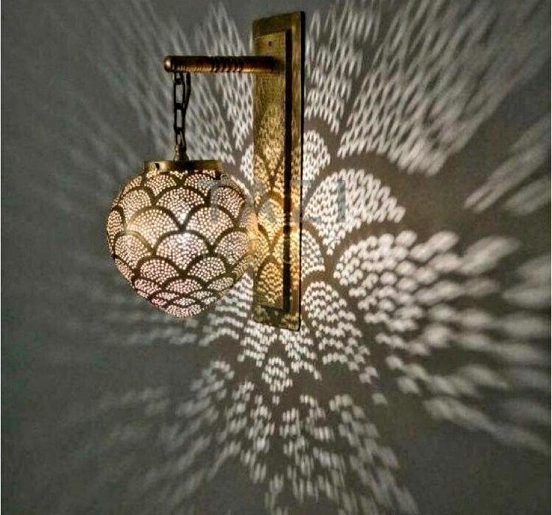 Applique murale boule en métal ajouré doré style oriental