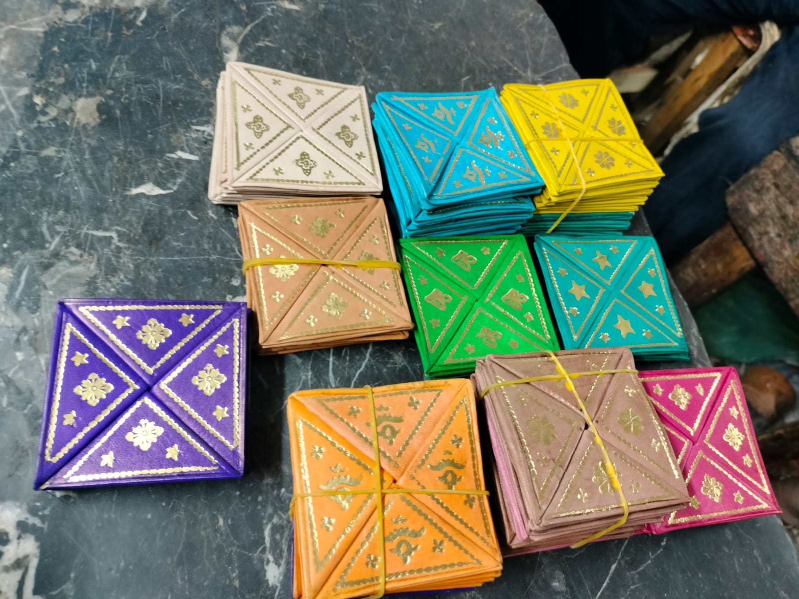 Dessous de verre artisanaux dorés multicolores lot de 6