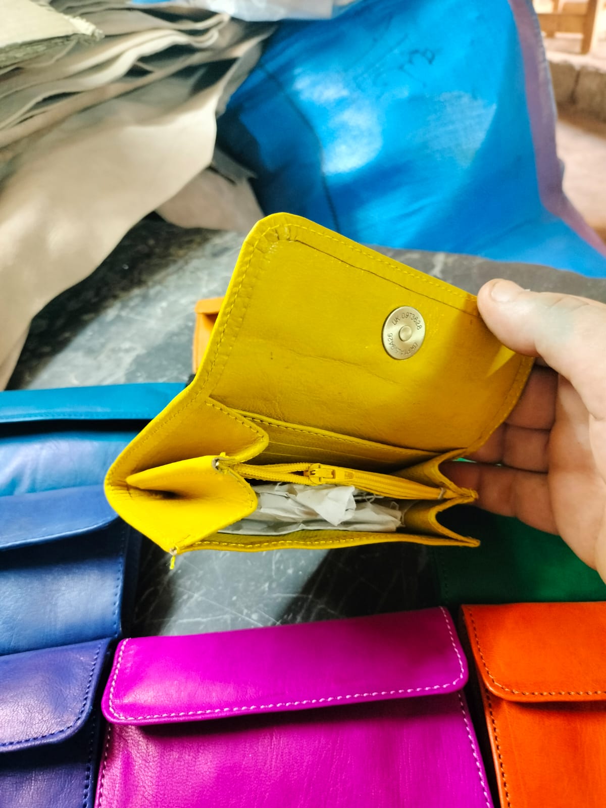 Portefeuille compact en cuir lisse multicolore