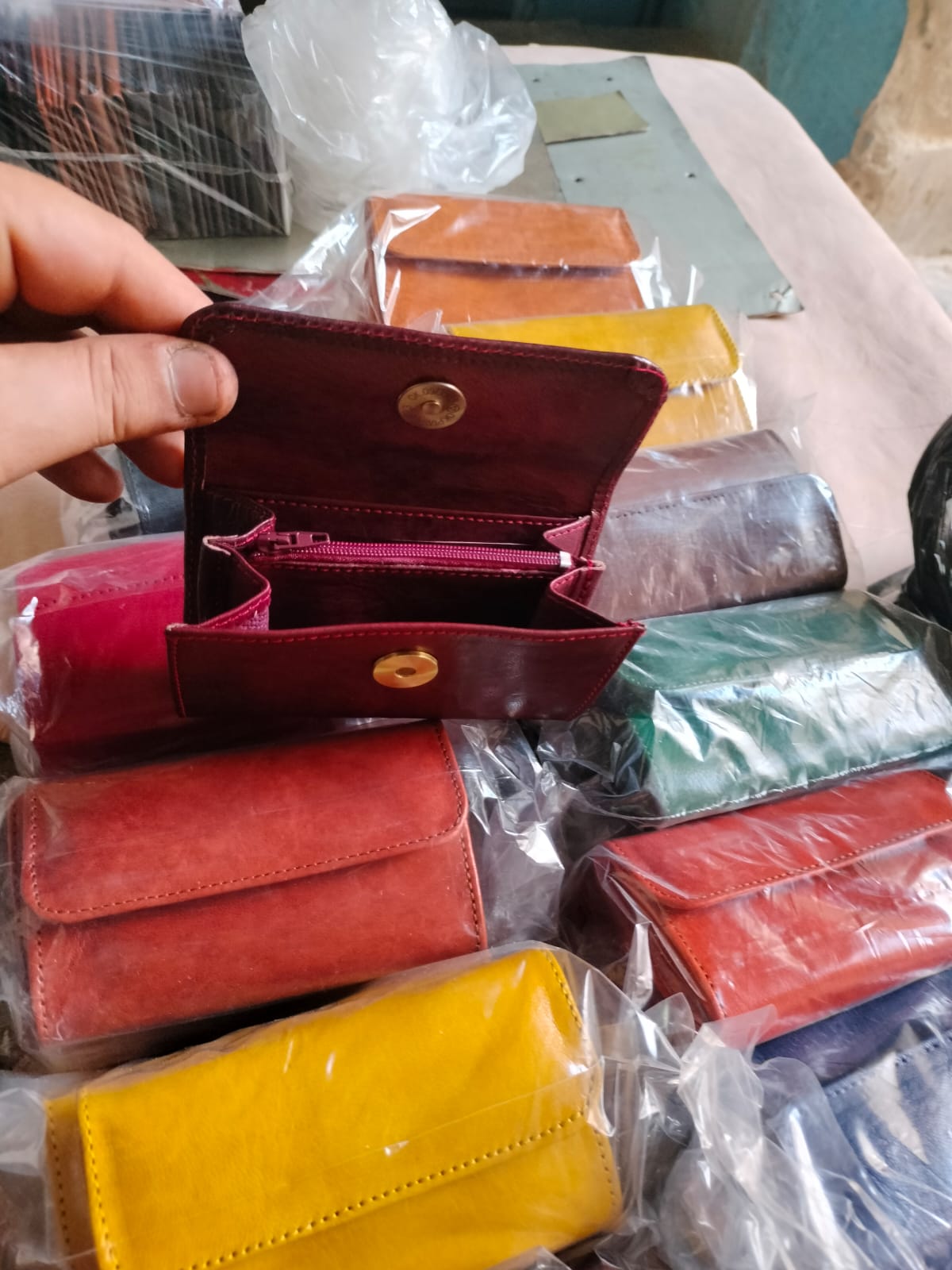 Portefeuille en cuir artisanal multicolore