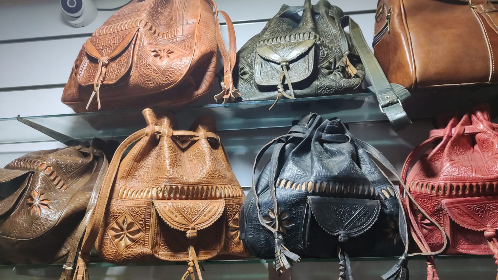 Sac en cuir gravé artisanal style maghrébin