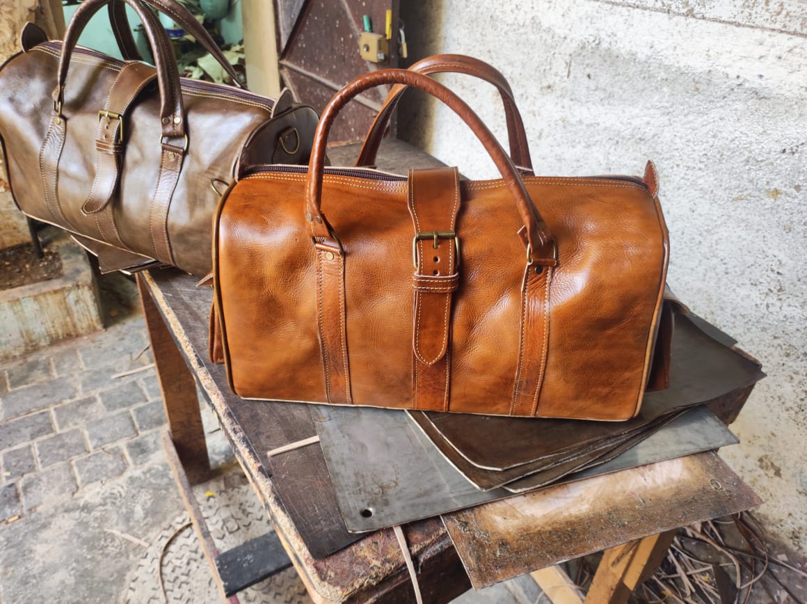 Sac de voyage artisanal en cuir véritable camel