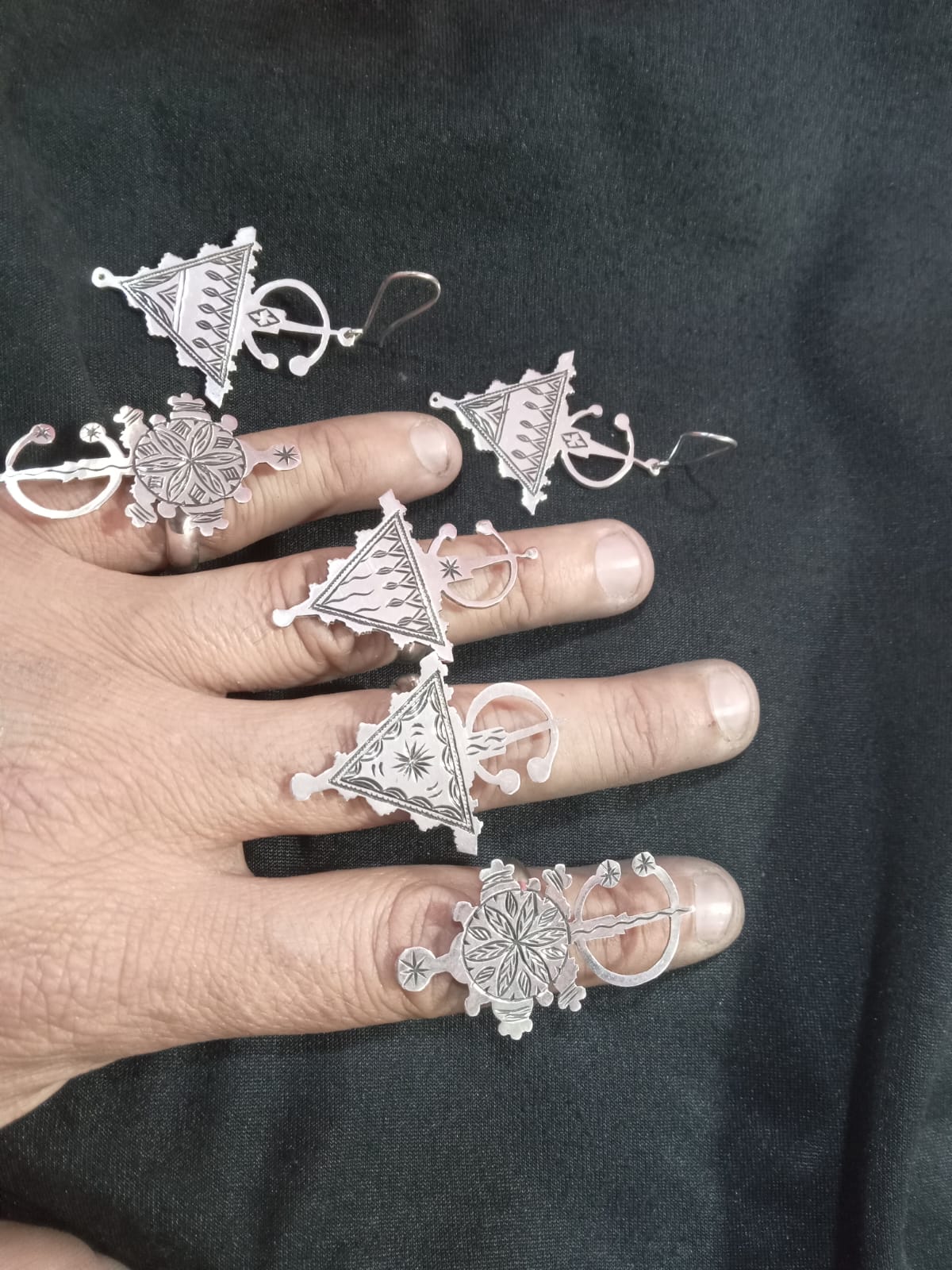 Parure artisanale argent bagues et boucles d'oreilles gravées