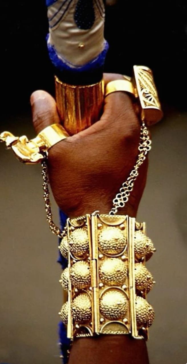 Parure dorée artisanale bracelet manchette et bagues chaîne