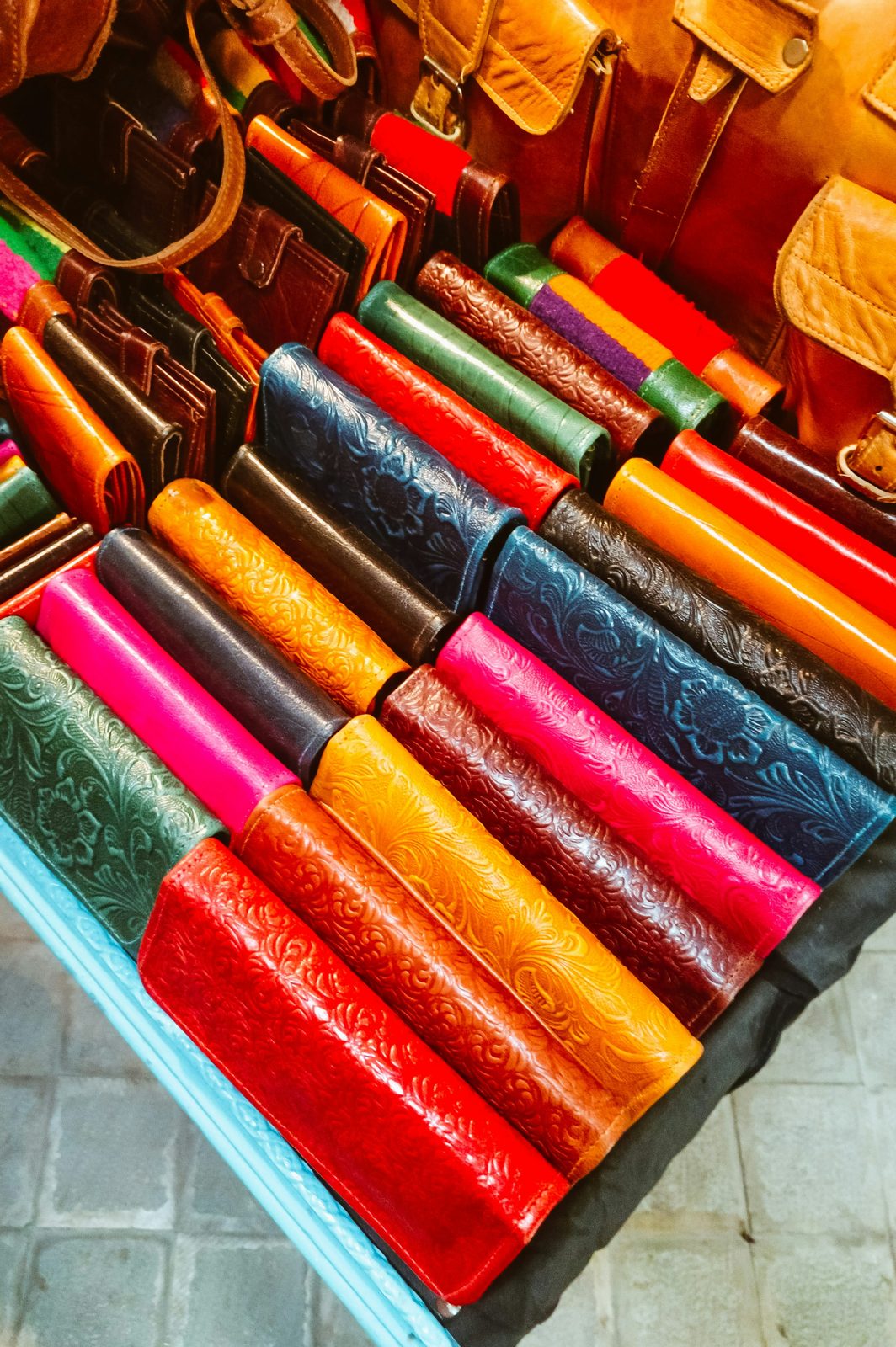 Portefeuille long en cuir embossé artisanal - Maroquinerie Côte d'Or