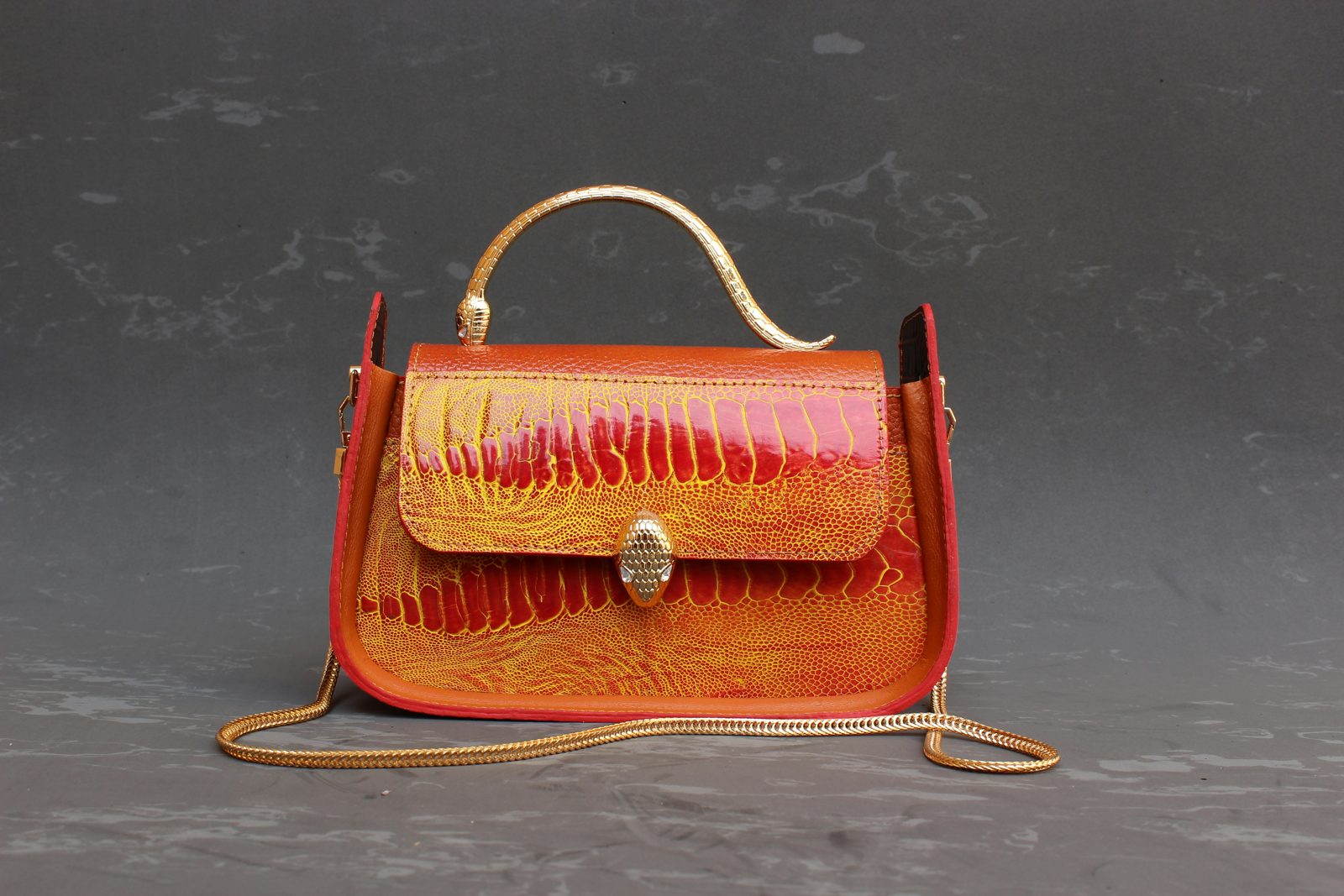 Sac à main cuir embossé rouge et or avec anse serpent dorée - Maroquinerie Côte d'Or