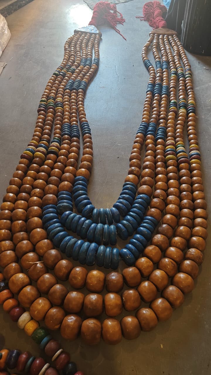 Collier berbère multi-rangs, perles ambre miel et bleu foncé