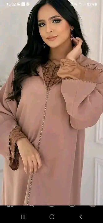 Caftan artisanal rose poudré brodé toutar-alqaftan